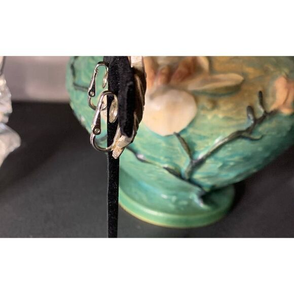 Trifari Sparkling Leaf earrings in Silver tone, Vintage - Picture 4 of 6